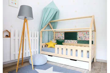 Biurko, szafka, łóżko domek - jak wprowadzić wspólny motyw do pokoju dziecięcego?